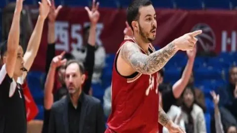 中国女足与加拿大战平握手言和